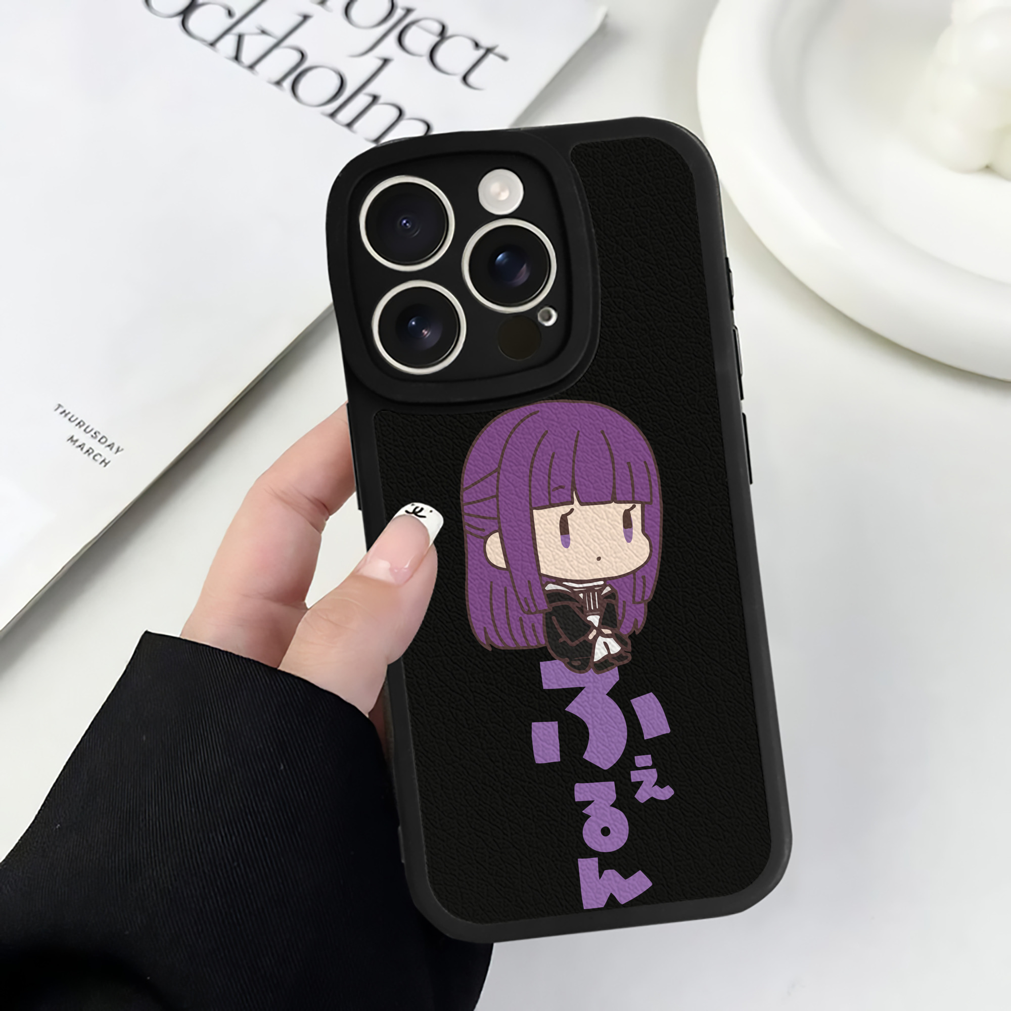 （画像用） 葬送のフリーレン Frieren 【iPhone 16シリーズ対応】シリコンスマホケース（レザー調） 材質：シリコン
